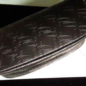 Oakley wristlet sunglass case